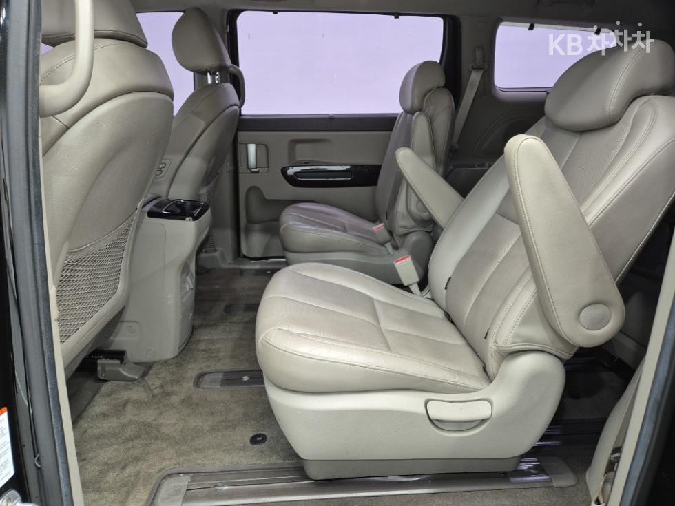 Kia Carnival — miniaturë 12