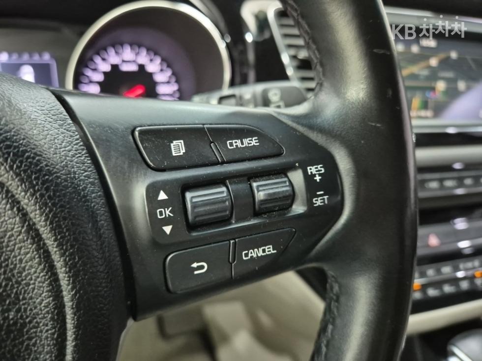 Kia Carnival — miniaturë 15
