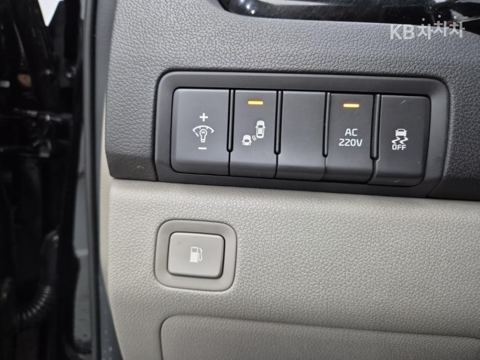 Kia Carnival — miniaturë 17