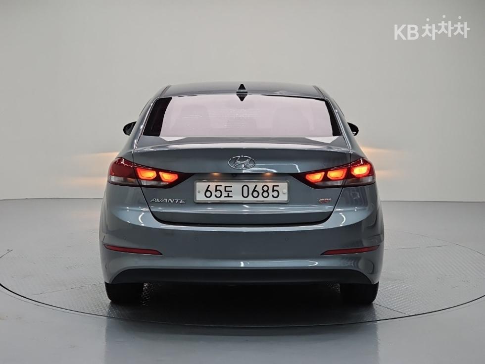 Hyundai Avante — miniaturë 3