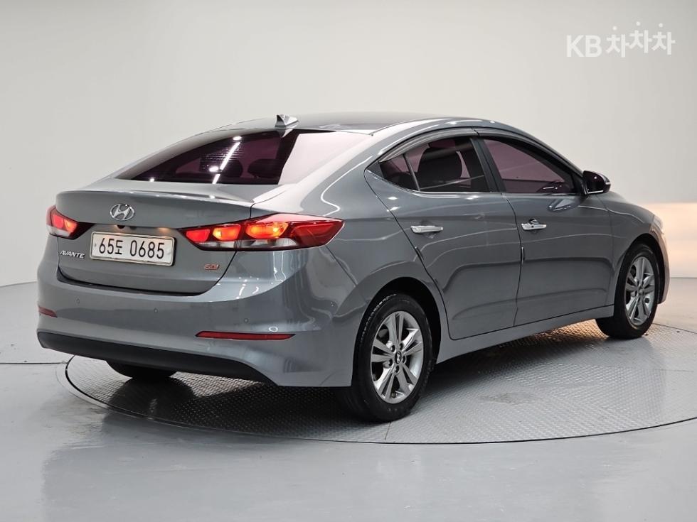 Hyundai Avante — miniaturë 4