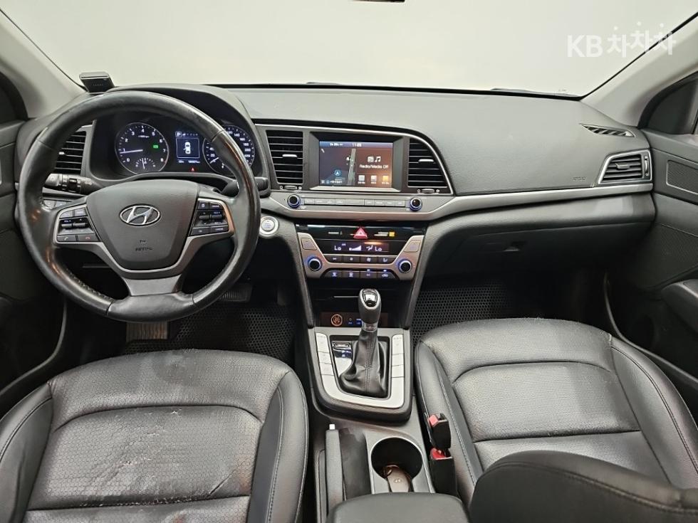 Hyundai Avante — miniaturë 7