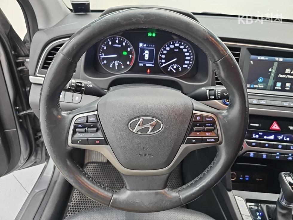 Hyundai Avante — miniaturë 9