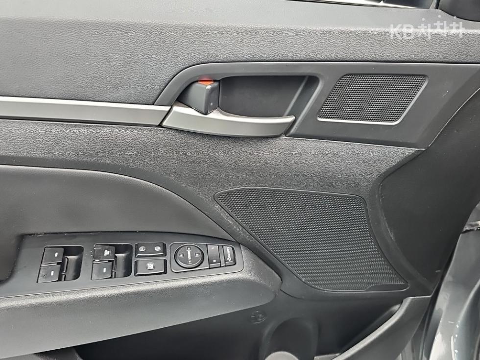 Hyundai Avante — miniaturë 15