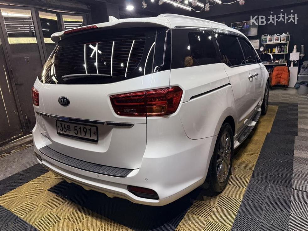 Kia Carnival — miniaturë 4