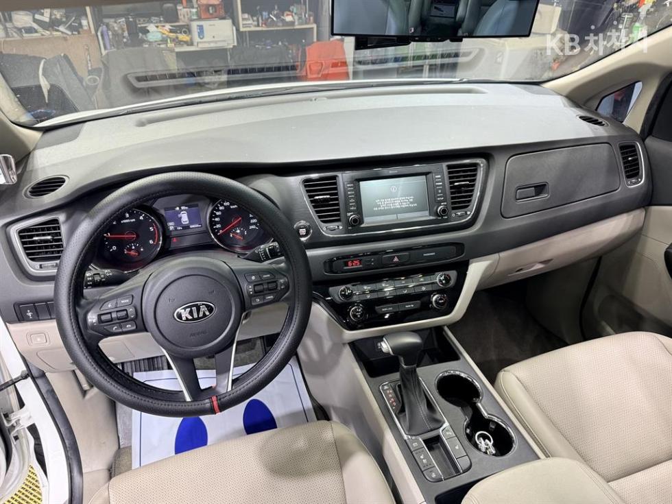 Kia Carnival — miniaturë 5