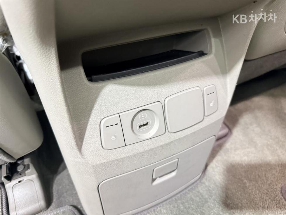 Kia Carnival — miniaturë 10