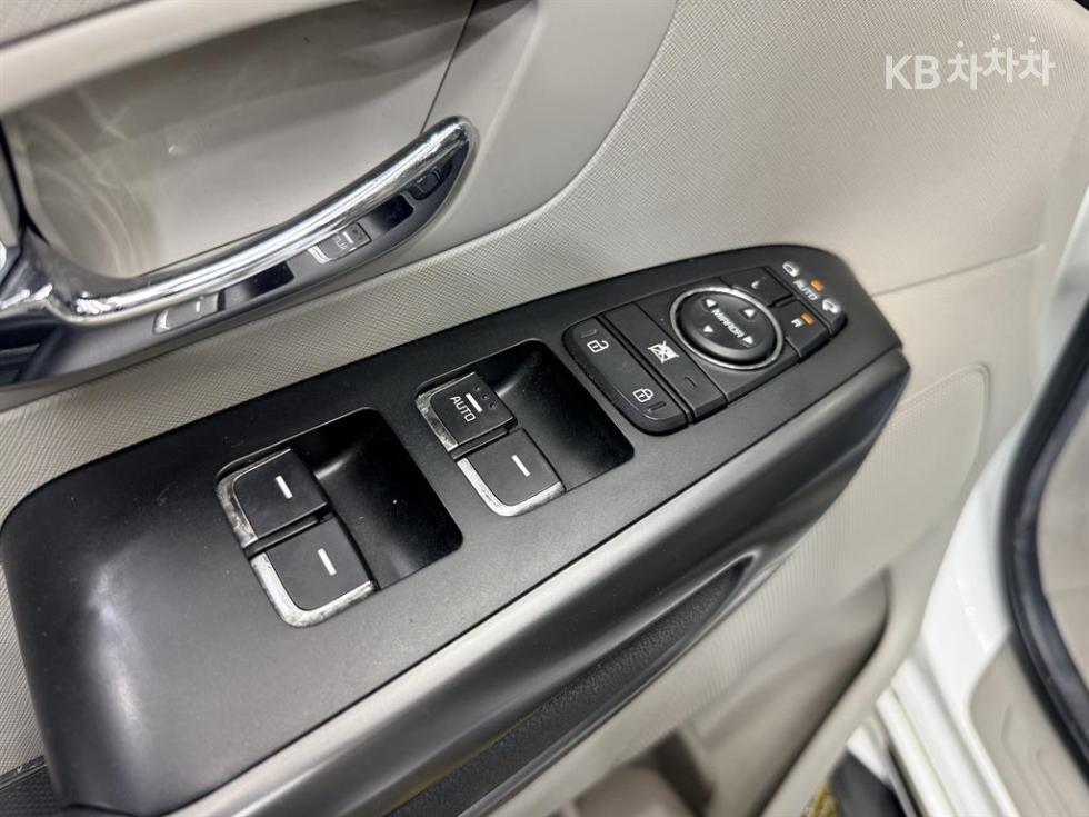 Kia Carnival — miniaturë 11
