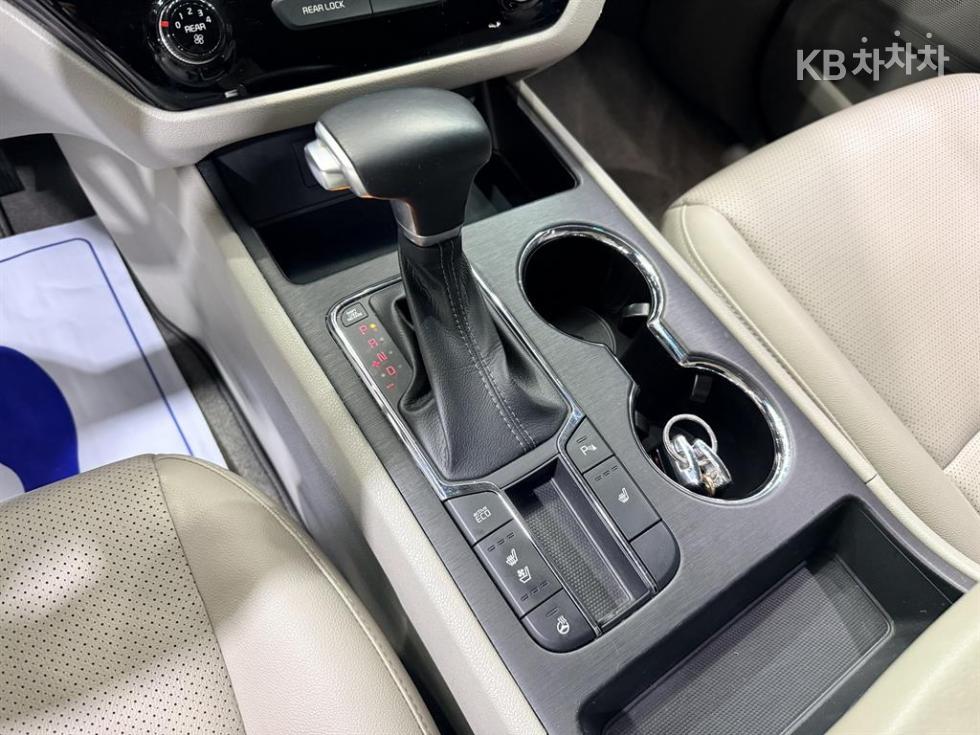 Kia Carnival — miniaturë 13