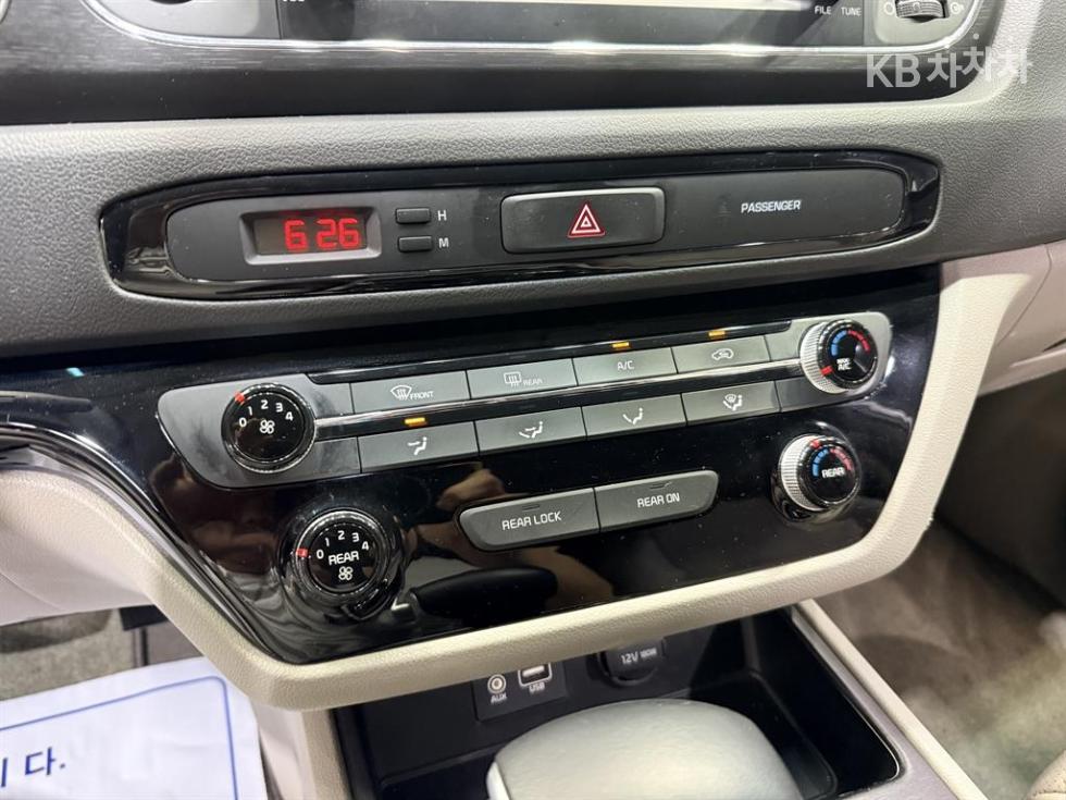 Kia Carnival — miniaturë 14