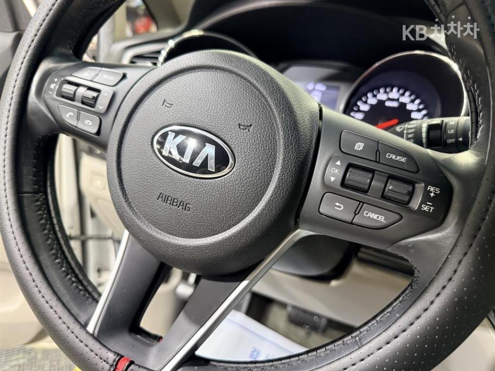 Kia Carnival — miniaturë 17