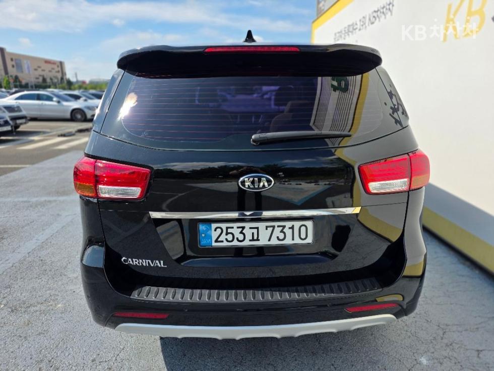 Kia Carnival — miniaturë 3