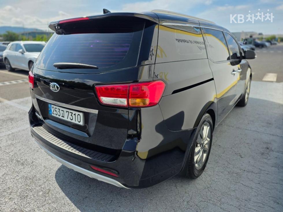 Kia Carnival — miniaturë 4