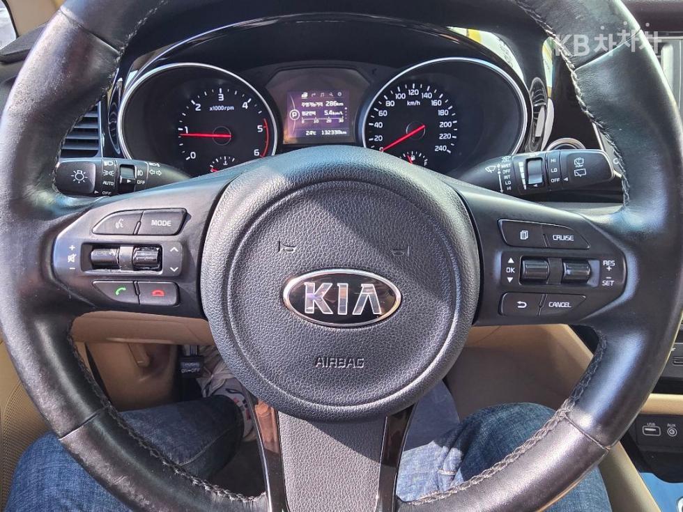 Kia Carnival — miniaturë 7