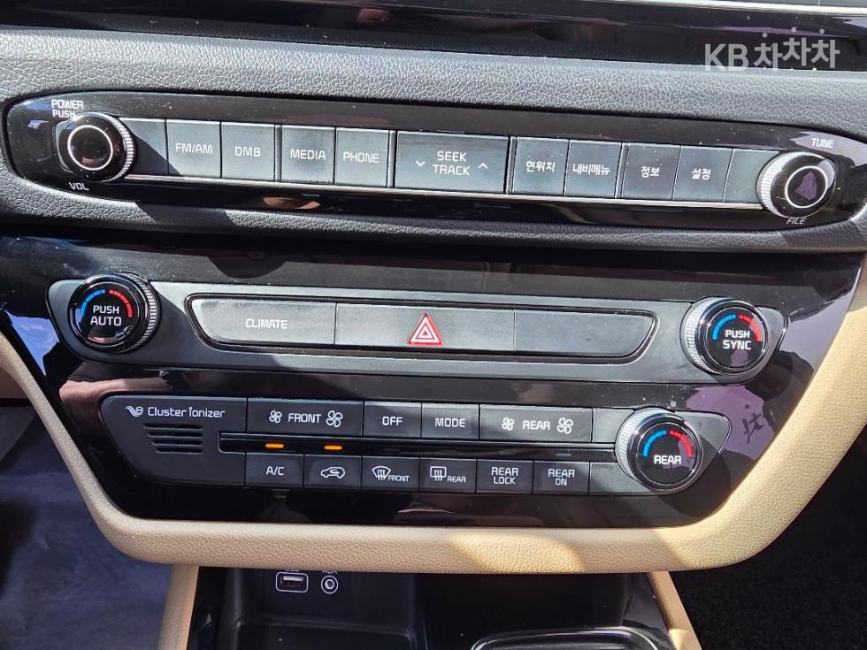 Kia Carnival — miniaturë 9