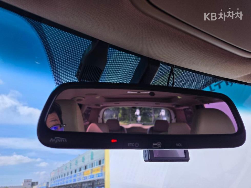 Kia Carnival — miniaturë 11