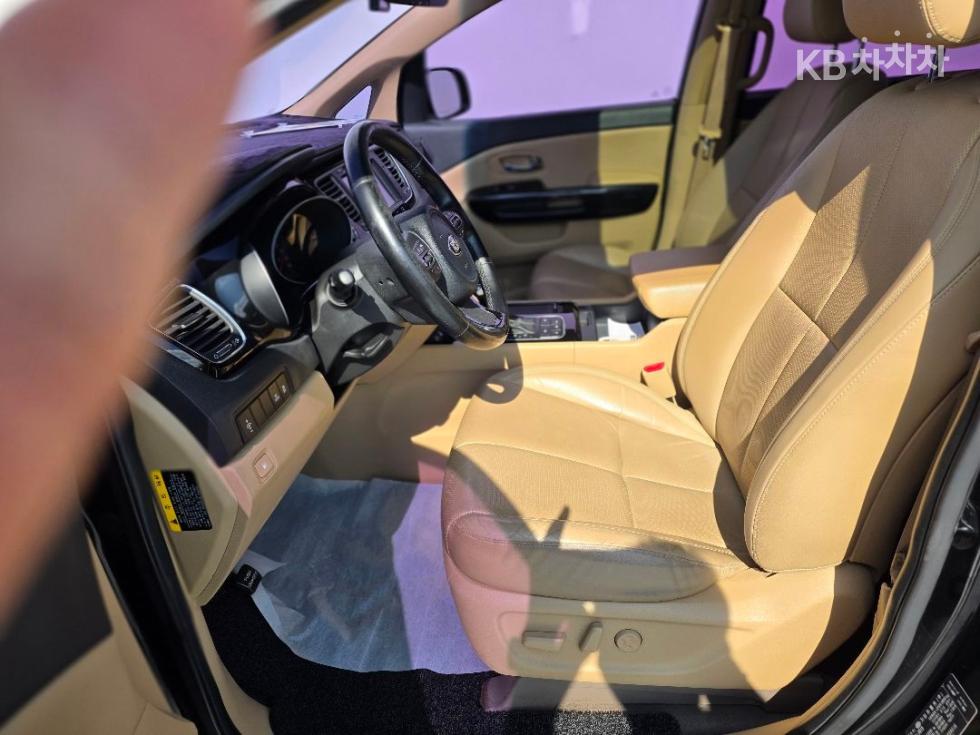 Kia Carnival — miniaturë 15