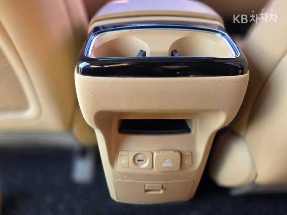 Kia Carnival — miniaturë 16