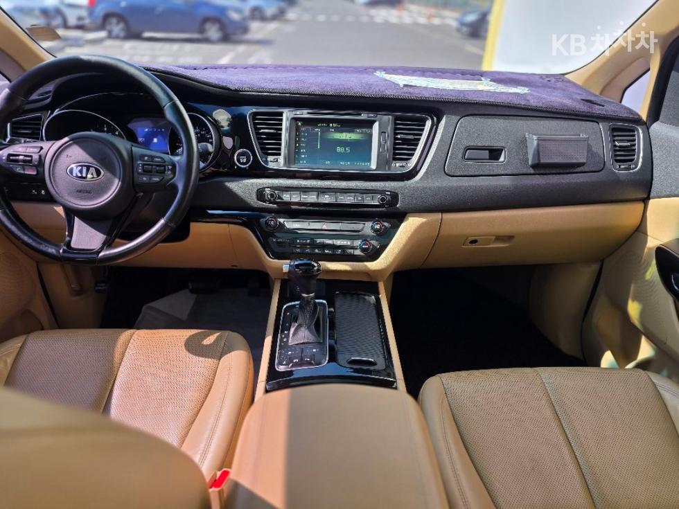 Kia Carnival — miniaturë 17