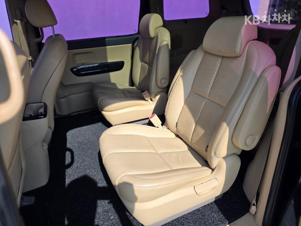 Kia Carnival — miniaturë 20