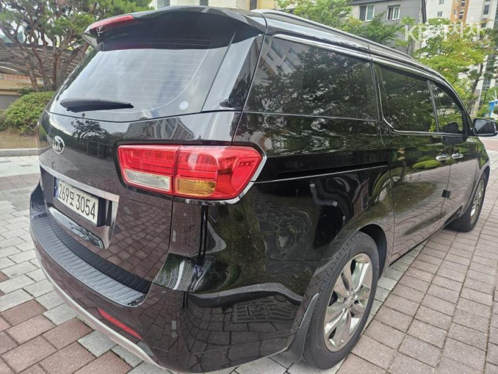 Kia Carnival — miniaturë 4