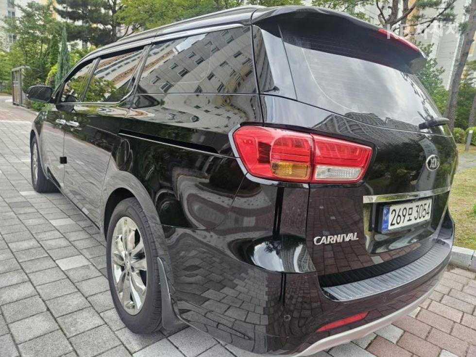 Kia Carnival — miniaturë 5