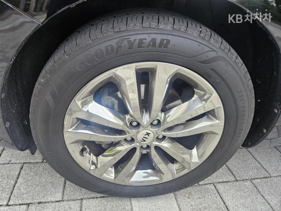Kia Carnival — miniaturë 6