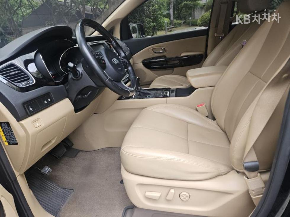 Kia Carnival — miniaturë 7