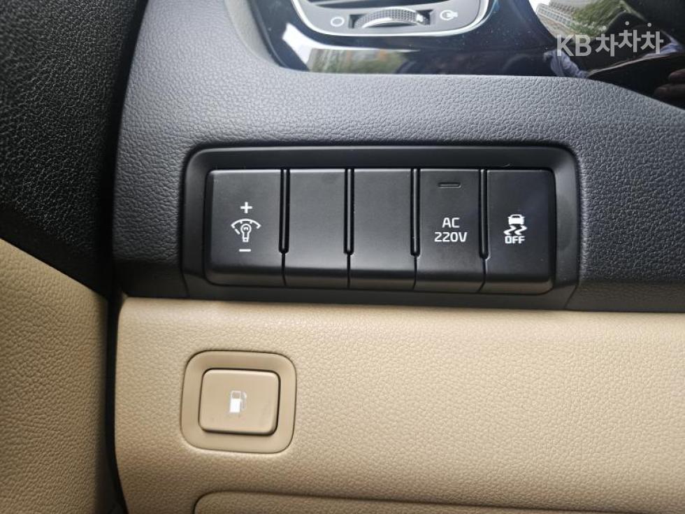 Kia Carnival — miniaturë 13