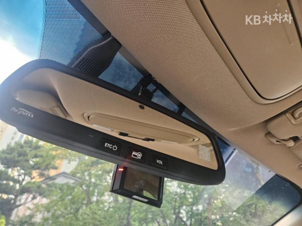 Kia Carnival — miniaturë 16