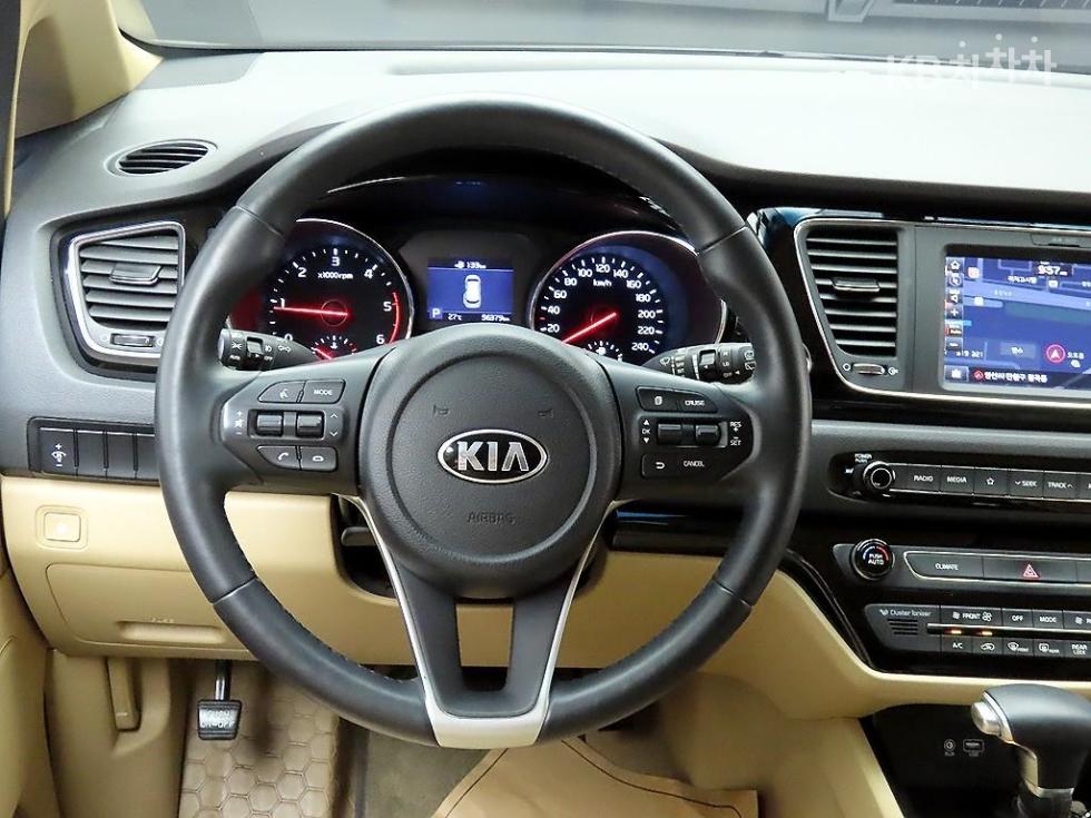 Kia Carnival — miniaturë 7