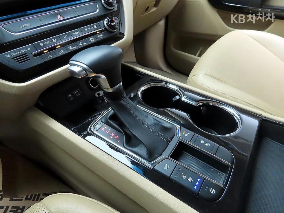 Kia Carnival — miniaturë 10