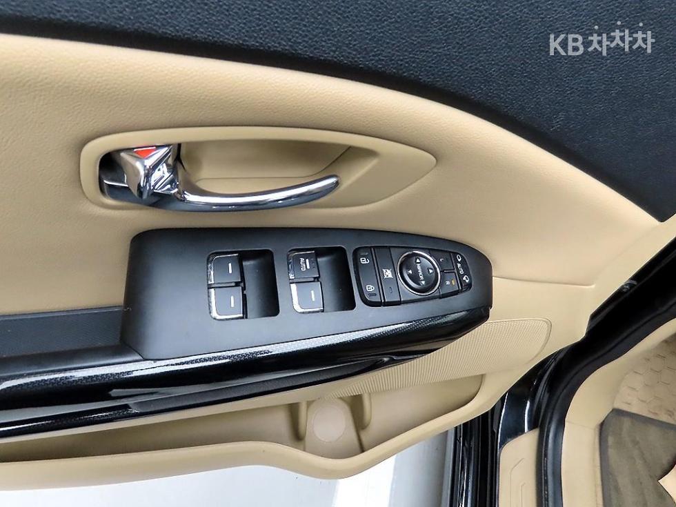 Kia Carnival — miniaturë 11