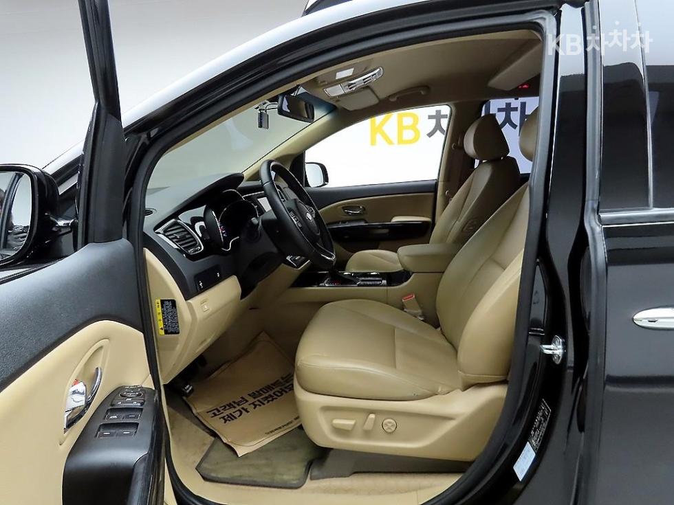 Kia Carnival — miniaturë 12
