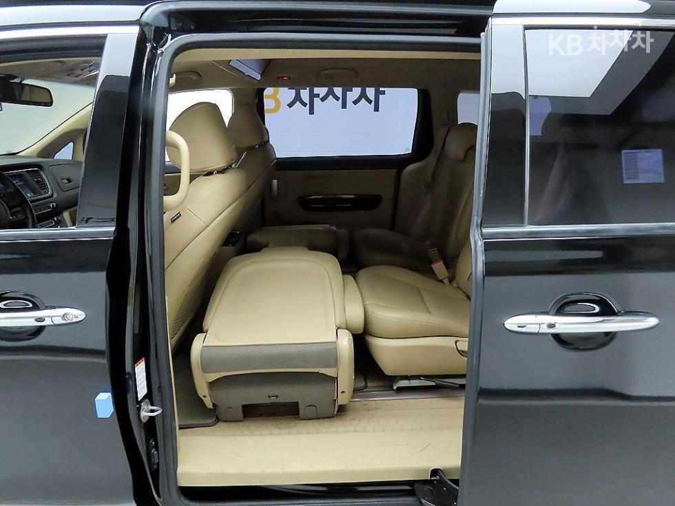 Kia Carnival — miniaturë 13
