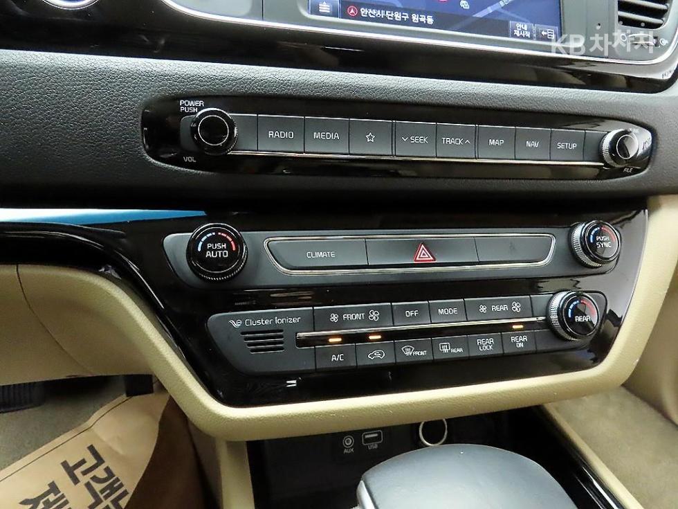 Kia Carnival — miniaturë 15
