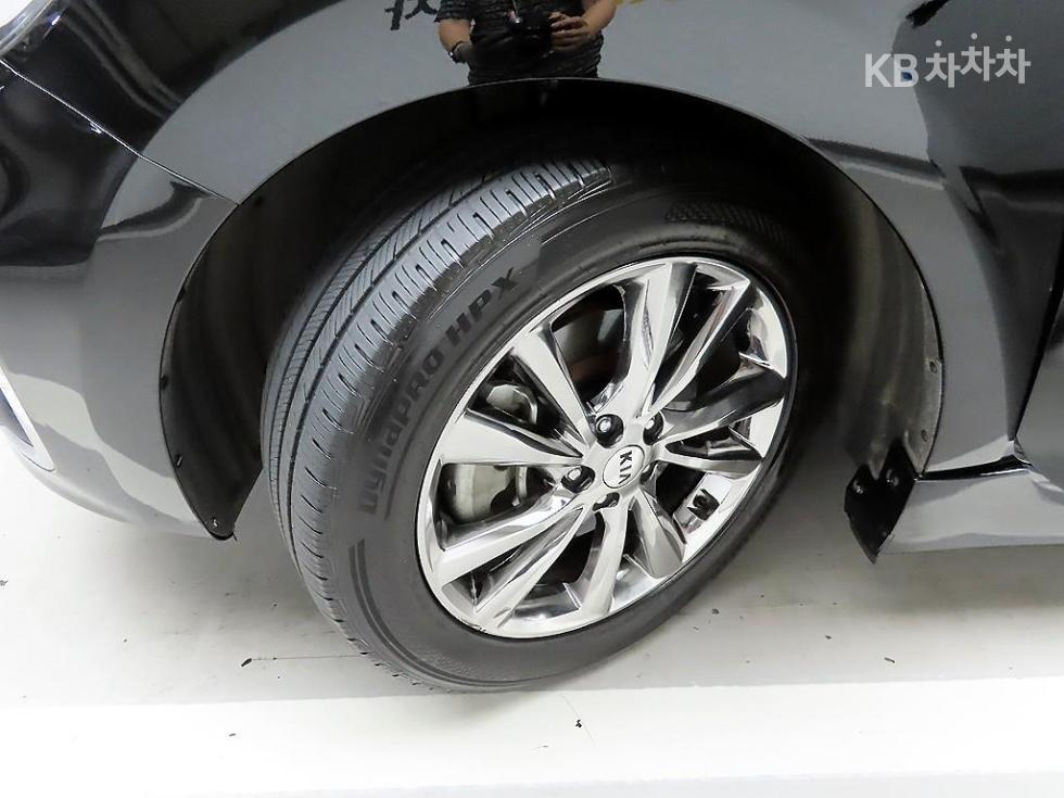 Kia Carnival — miniaturë 19