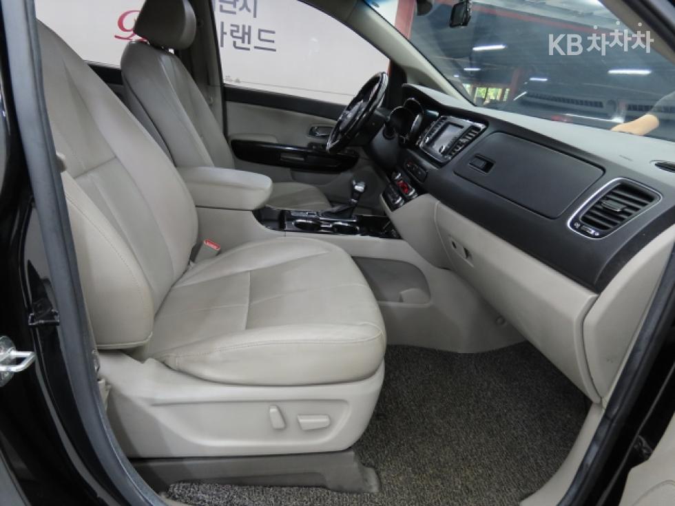 Kia Carnival — miniaturë 6