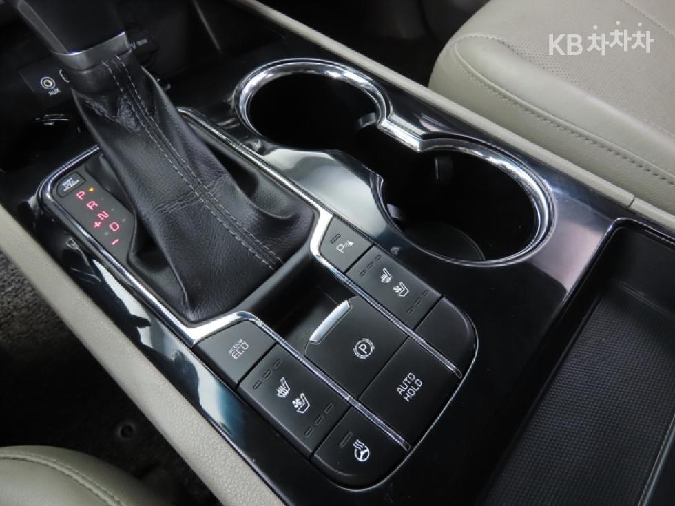 Kia Carnival — miniaturë 11