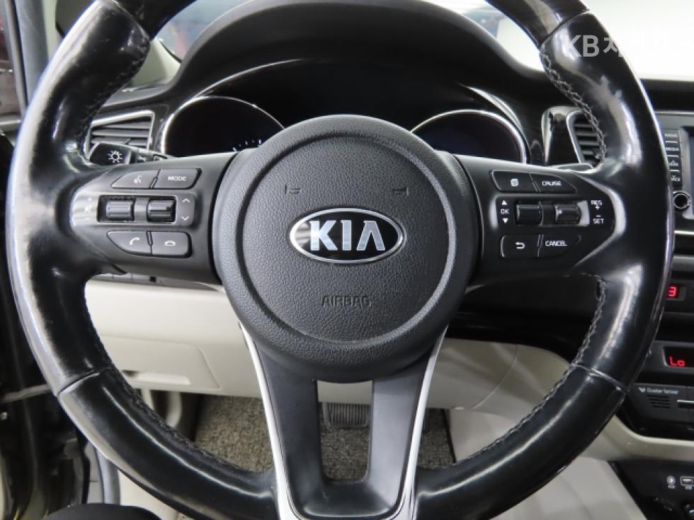 Kia Carnival — miniaturë 15
