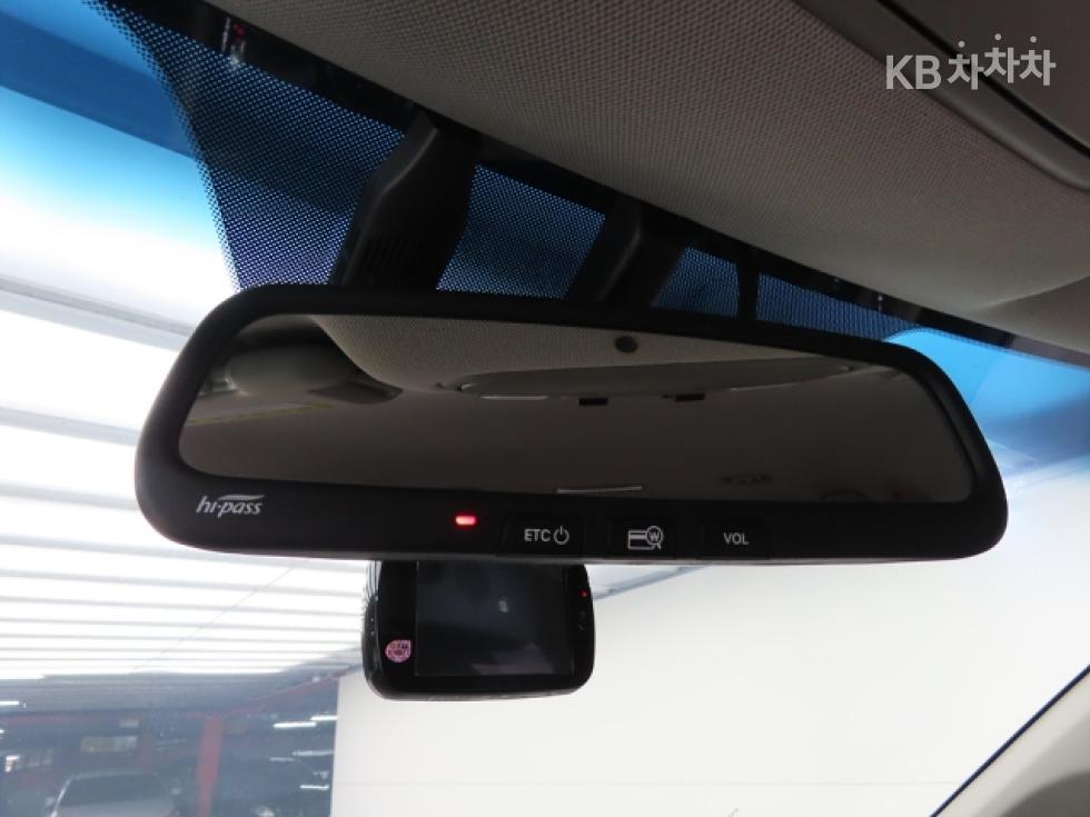 Kia Carnival — miniaturë 16