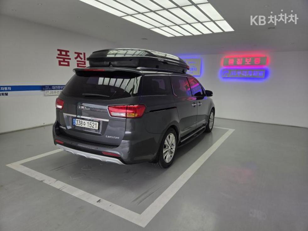 Kia Carnival — miniaturë 5