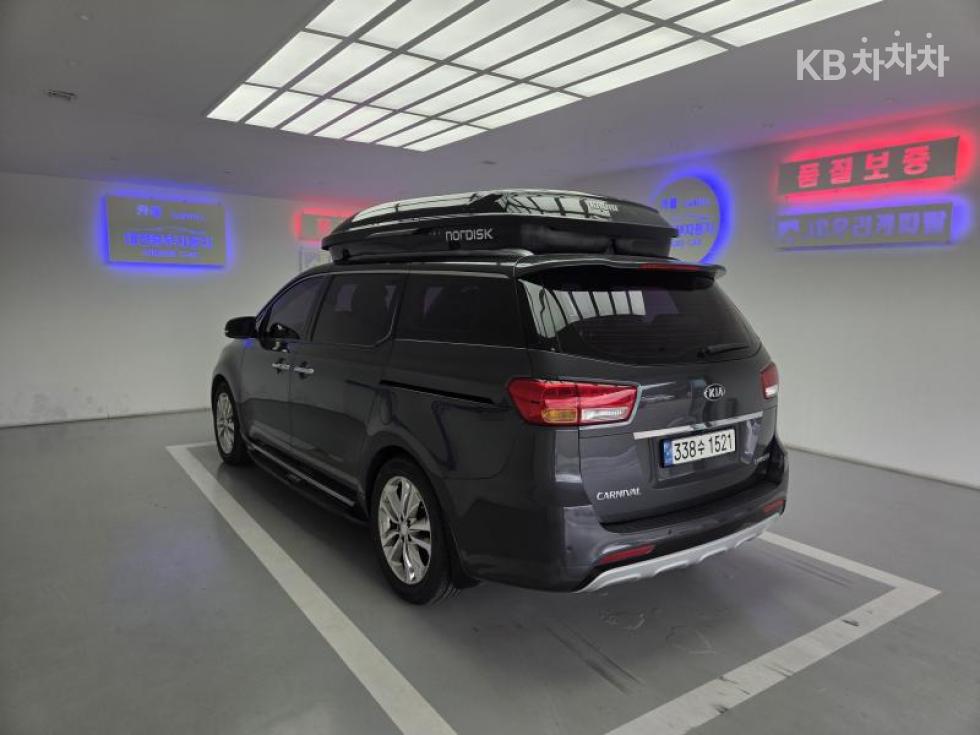 Kia Carnival — miniaturë 6