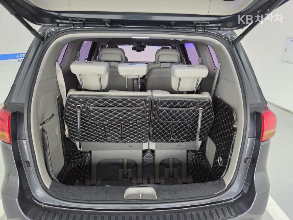 Kia Carnival — miniaturë 7