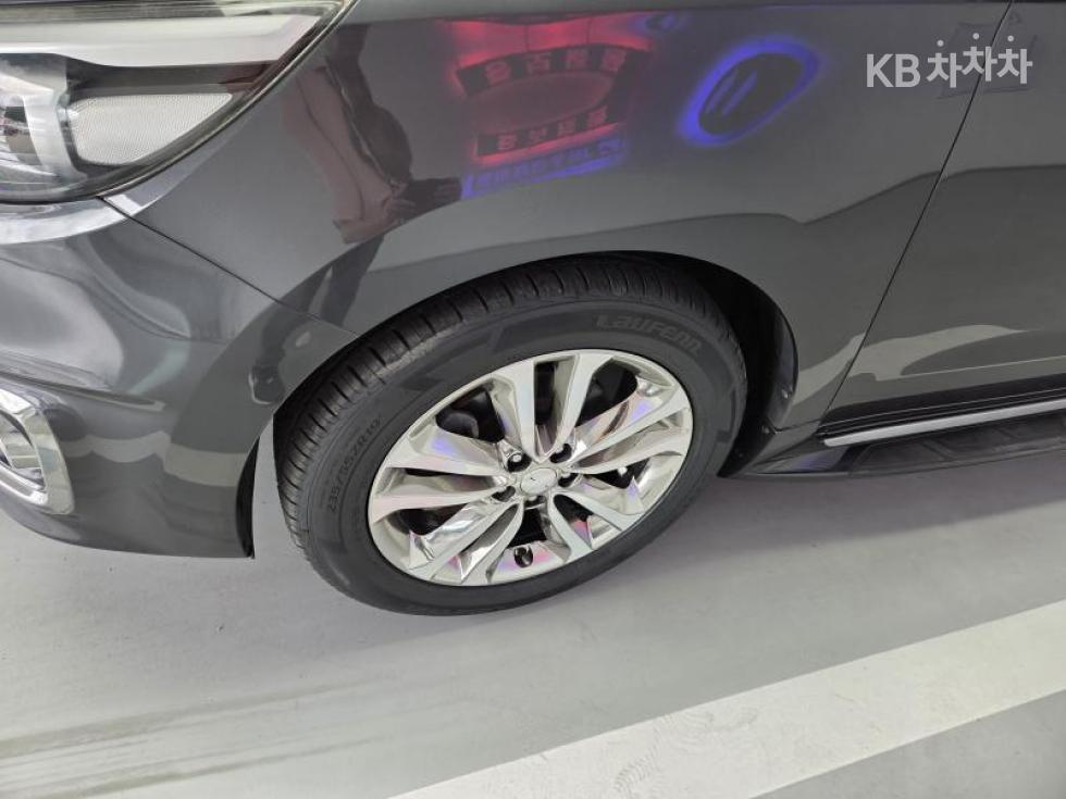 Kia Carnival — miniaturë 9