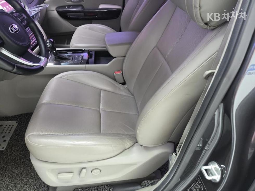 Kia Carnival — miniaturë 11