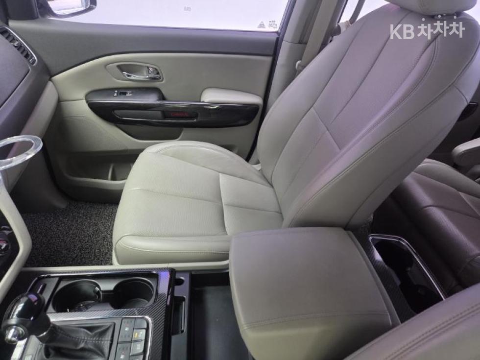 Kia Carnival — miniaturë 12