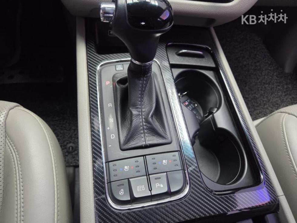 Kia Carnival — miniaturë 13