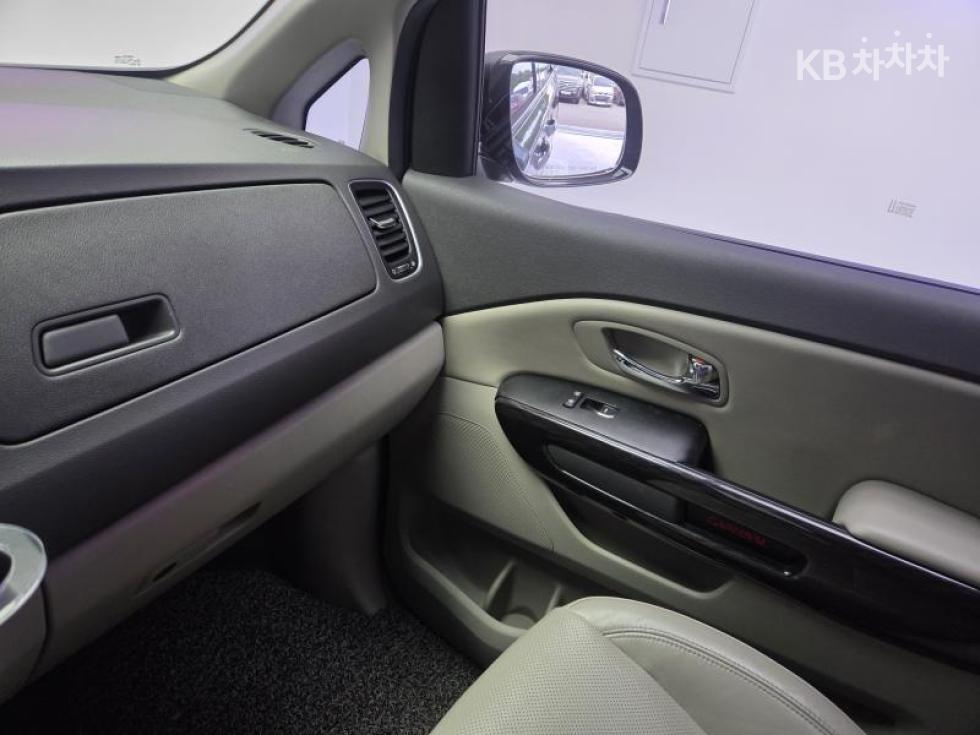 Kia Carnival — miniaturë 15