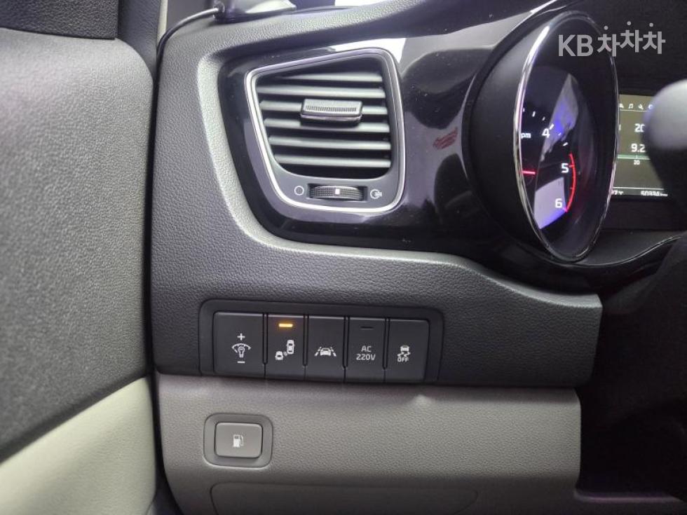 Kia Carnival — miniaturë 19